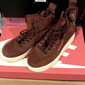 Like New! Sz. 4 Youth Nike Air Force 1 Burgundy Hightop Sneakers